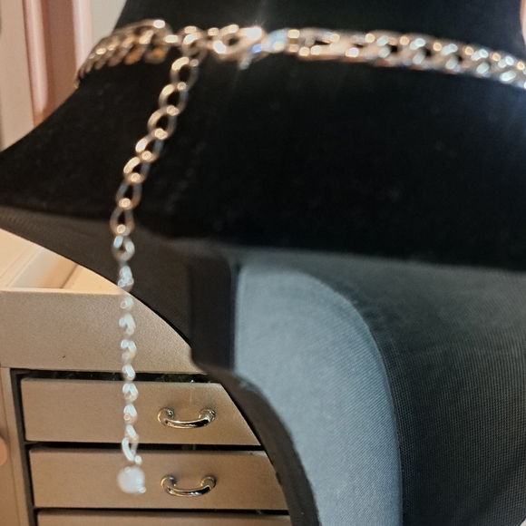 Black And Silver Tone Rhinestone Bib Statement Costume Jewelry Necklace 18"L - Picture 3 of 5